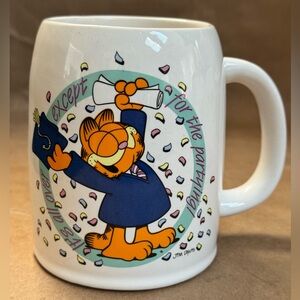 Vintage 1978 Enesco Garfield Graduation Mug.